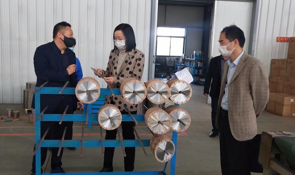 鄂州市市委常委、統(tǒng)戰(zhàn)部部長(zhǎng)鄒霞 蒞臨湖北昌利公司調(diào)研