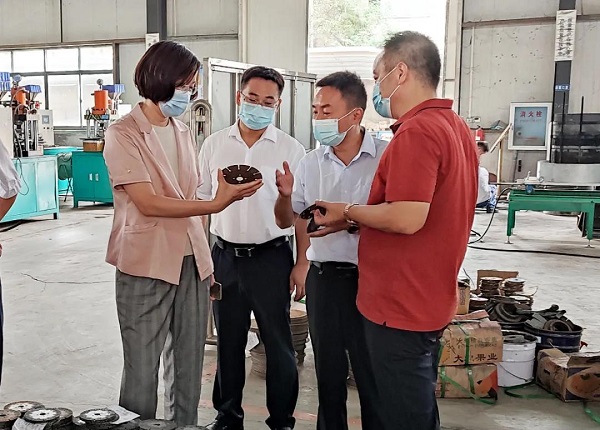 鄂州市委常委、統(tǒng)戰(zhàn)部部長(zhǎng)鄒霞一行蒞臨昌利公司調(diào)研指導(dǎo)