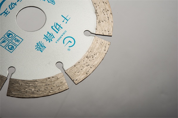 石材鋸片在不同的應(yīng)用階段應(yīng)該使用哪些石材機械呢？